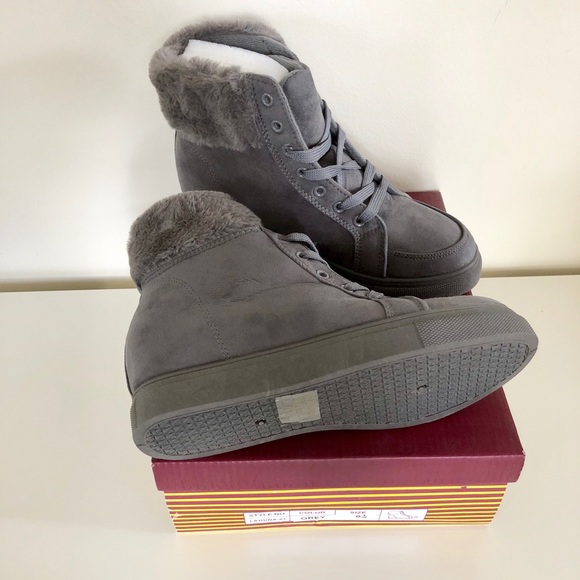 Faux Fur Gray Lace Up Style Wedge Insole Winter Boots Women’s various sizes NIB - Picture 14 of 14